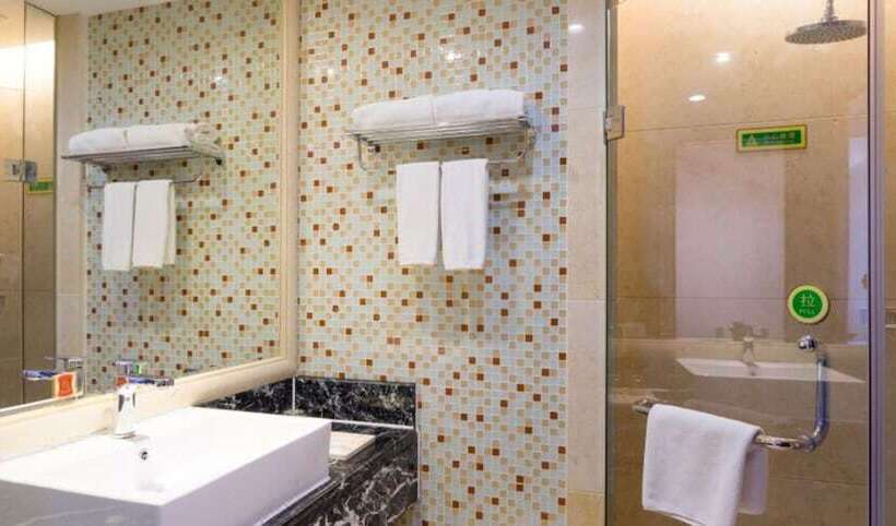 Люкс Повышенной Комфортности, Vienna International Hotel Guangzhou Panyu City Bridge Center International