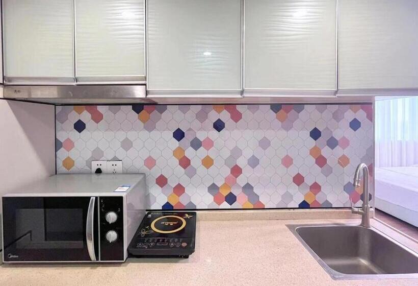 Quarto Triplo Estandar com Sacada, 广州沃家国际公寓