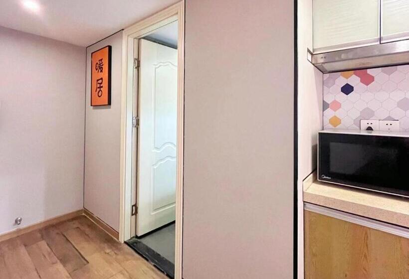 Quarto Triplo Estandar com Sacada, 广州沃家国际公寓