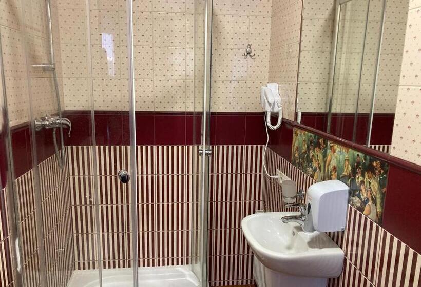 Quarto Triplo Estandar, міні готель тремпель
