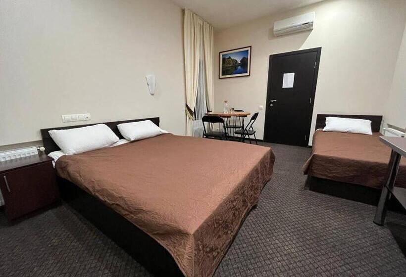 Quarto Triplo Estandar, міні готель тремпель