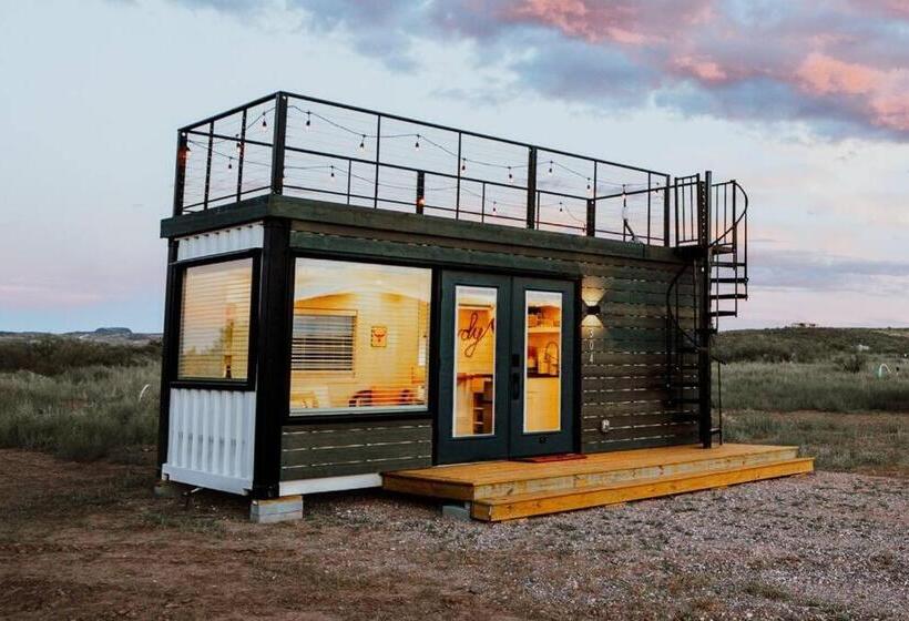 חדר סטודיו סטנדרד, New Cowgirl Shipping Container Home