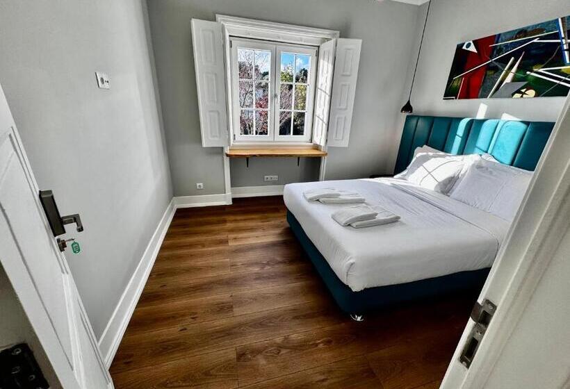 Quarto Estandar Banheiro Compartilhado, Relax And Explore Lisbon Suites And Rooms
