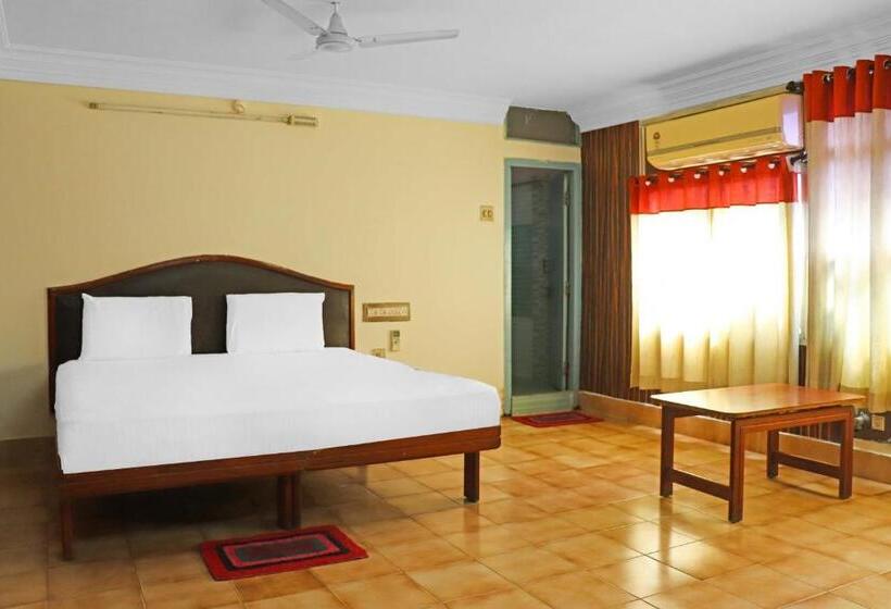 Quarto Triplo Clássico, Oyo Flagship Venus Lodge