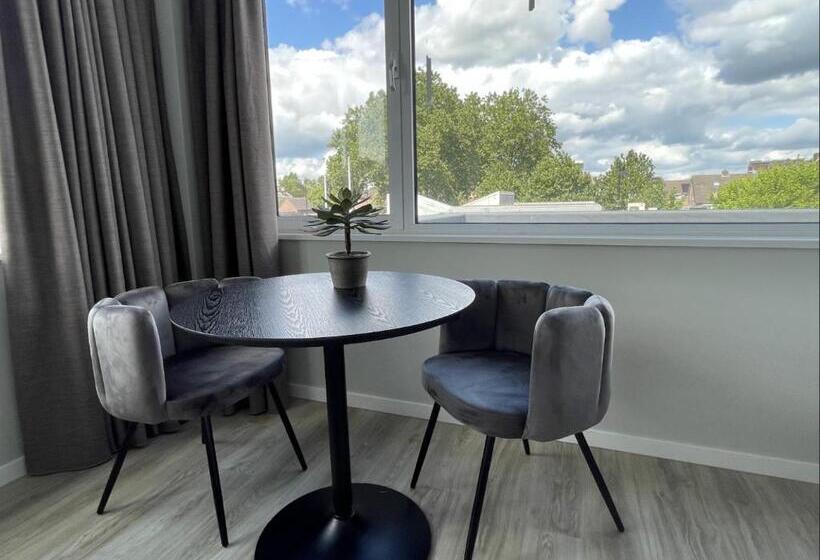 Номер Deluxe, 24 Single Bed Accommodation