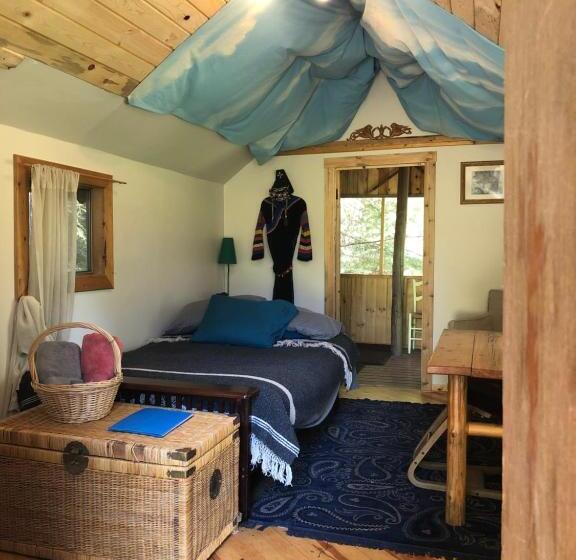 스탠다드 룸, Cutest Little Cabin In The Woods