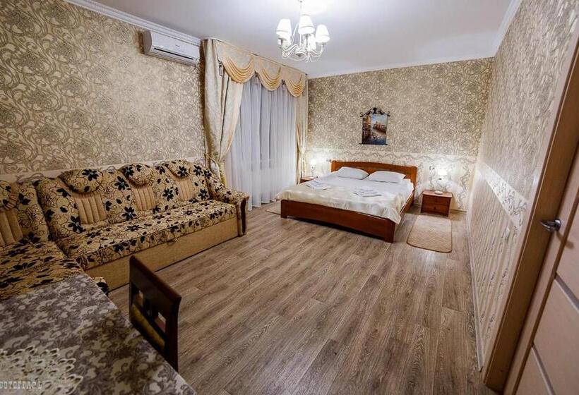 Люкс, гостинний двір