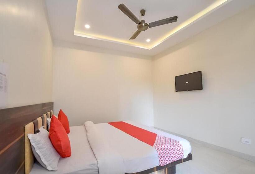 Трехместный Номер Классика, Oyo Tulshi Residency