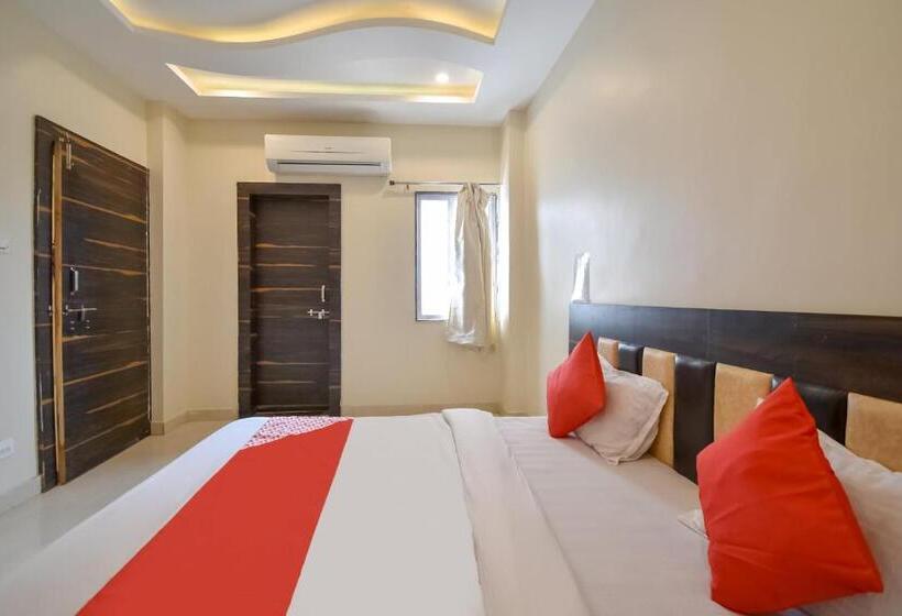 Трехместный Номер Классика, Oyo Tulshi Residency