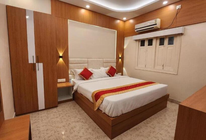 Номер Deluxe, Priyadarsini