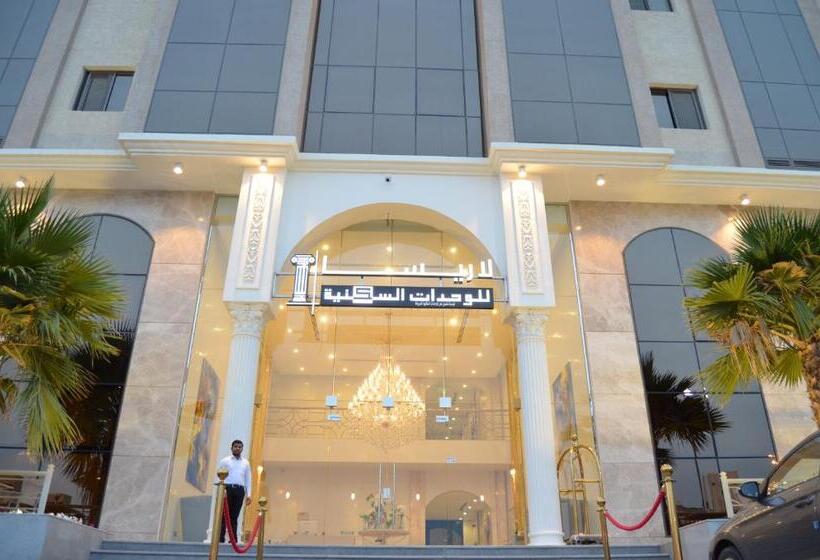Люкс, Larissa Suites