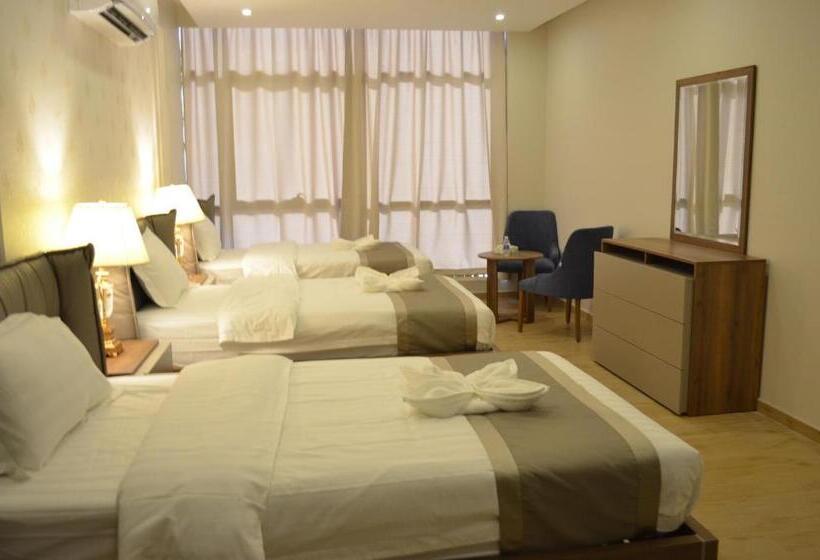 Люкс Вид на Город, Larissa Suites