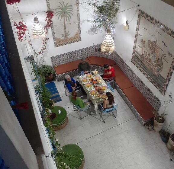 اتاق خانوادگی با چشم‌انداز دریا, Maison Albatros