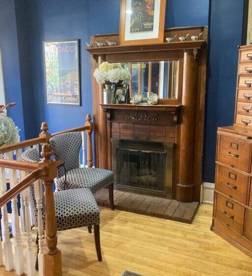 Quarto standard, Queen Bed With Shared Bathroom In Lakeview   2b