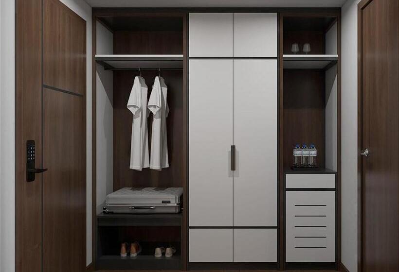 سوییت با چشم‌انداز دریا, Hoang Yen Boutique