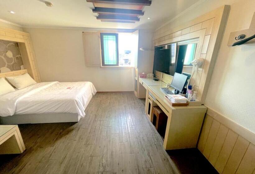 Номер Deluxe, Equus Motel