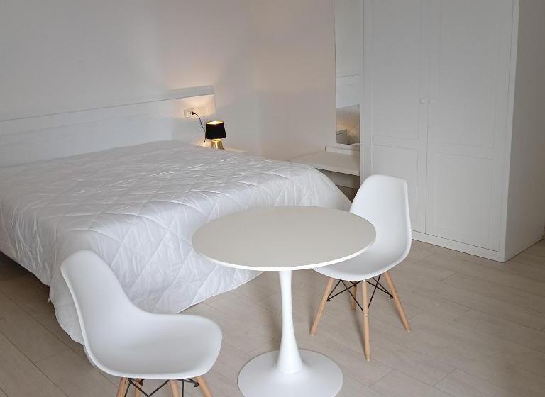 اتاق لوکس با تخت بزرگ, Mya Luxury Rooms And Wellness