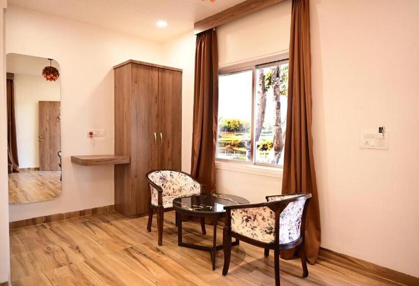 带大床的标准间, The Golden Woods Resort