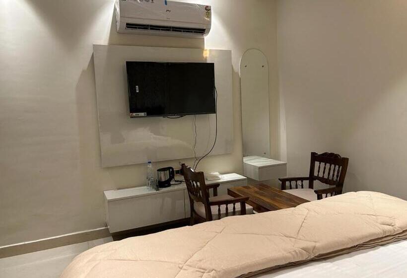 Номер Deluxe Кровать Кинг, Katani Inn