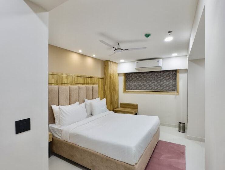 Номер Deluxe, The Habitat Suites