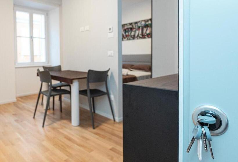 استودیوی استاندارد, Hurban Apartments Venezian