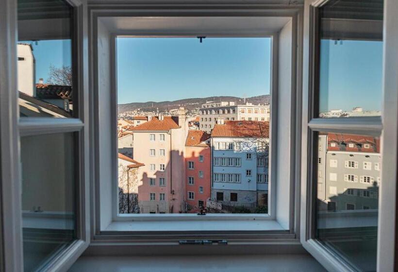استودیو خانوادگی, Hurban Apartments Venezian