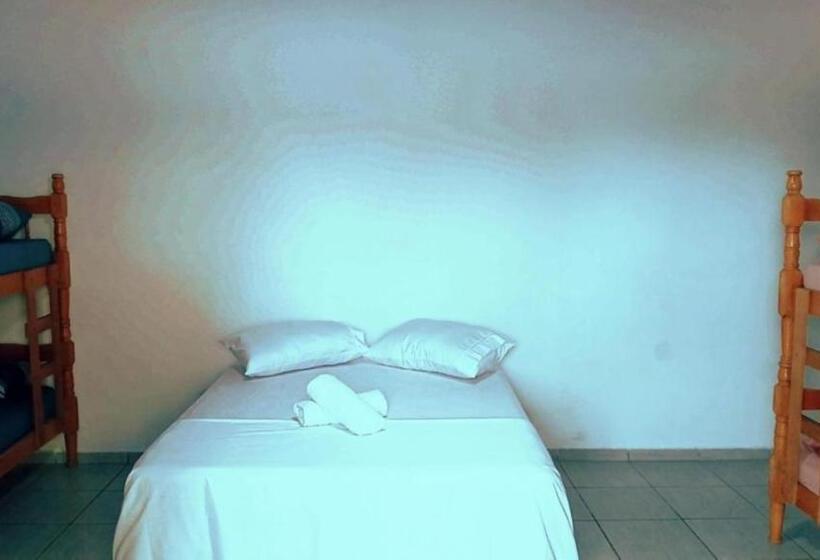 Quarto Quádruplo Estandar, Pousada Beira Mar
