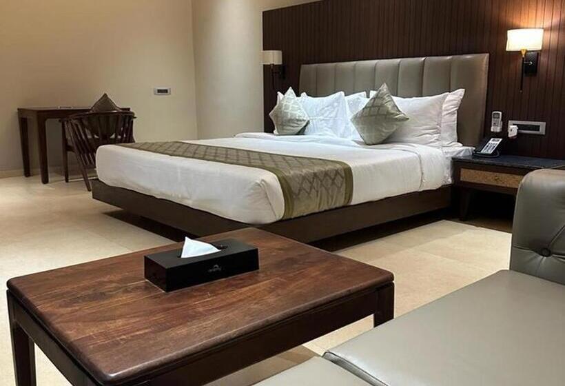 غرفة قياسية مطلّة علي حمام السباحة, Sajjan Bagh Resort Kumbhalgarh