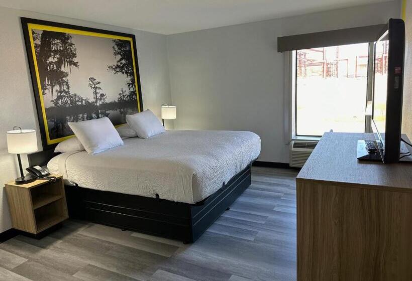 Люкс Deluxe Кровать Кинг, Super 8 By Wyndham Alexandria La