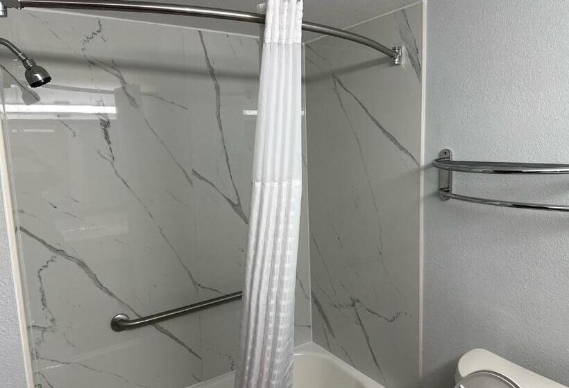 Люкс Deluxe Кровать Кинг, Super 8 By Wyndham Alexandria La