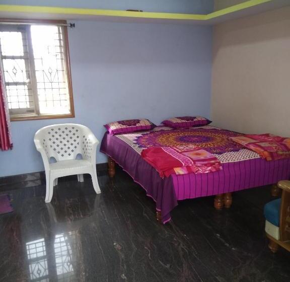带阳台的豪华间, Rathna Home Stay
