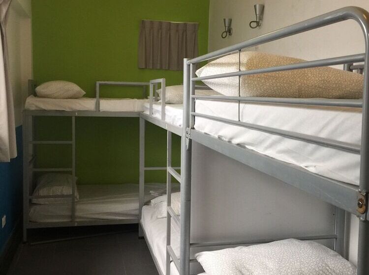تختخواب در اتاق مشترک, Campbell Inn   Hostel