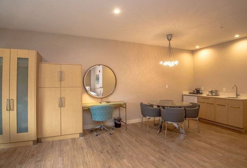 Люкс, The Chandler At White Mountains, An Ascend Hotel Collection Membe