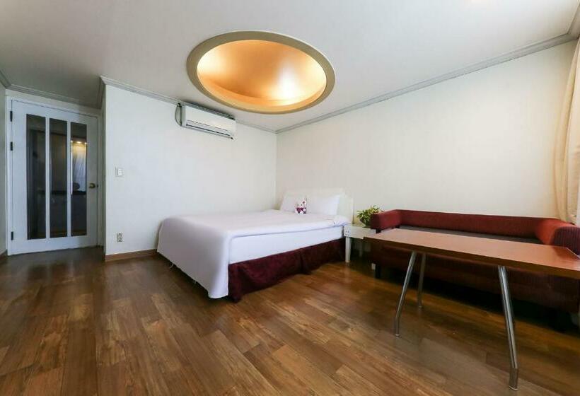 اتاق اساندارد با چشم‌انداز جانبی به دریا, Nova Motel