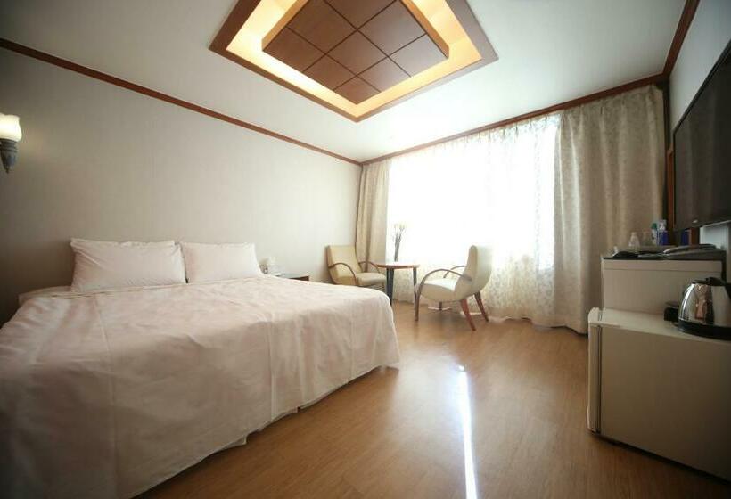 اتاق استاندارد با چشم‌انداز دریا, Nova Motel
