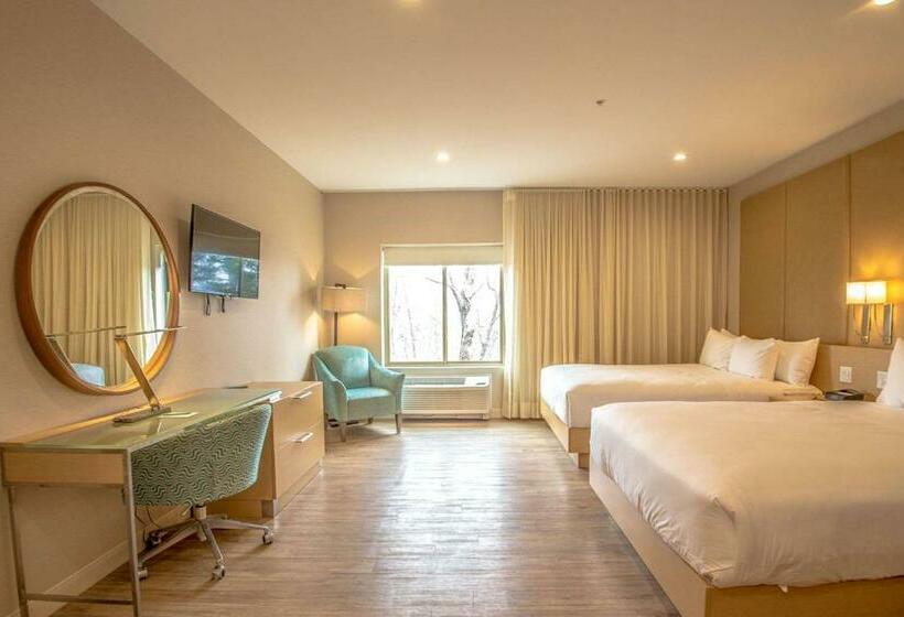 Номер Стандарт 2 Двуспальные Кровати, The Chandler At White Mountains, An Ascend Hotel Collection Membe