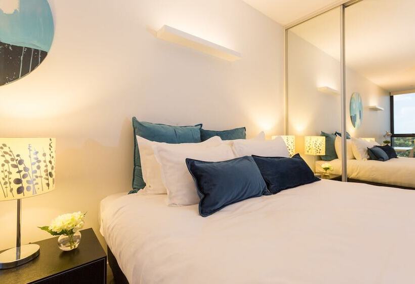 آپارتمان مدیریتی 2 خوابه, Wyndel Apartments St Kilda Views