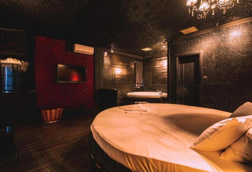 Люкс Кровать Кинг, Ruby Rooms Kifisia   Adults Only