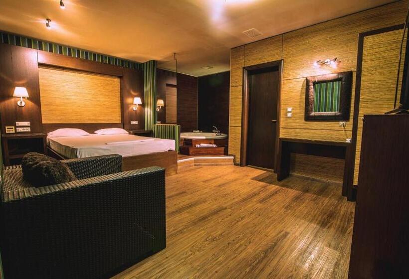 Люкс Кровать Кинг, Ruby Rooms Kifisia   Adults Only