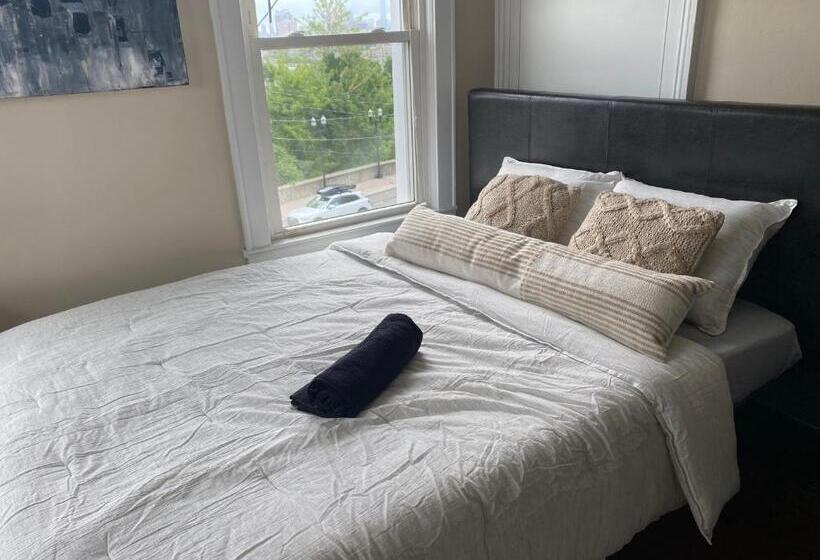 Номер Стандарт, Cozy Apartment With City Skyline. Easy Commute Midtown Manhattan