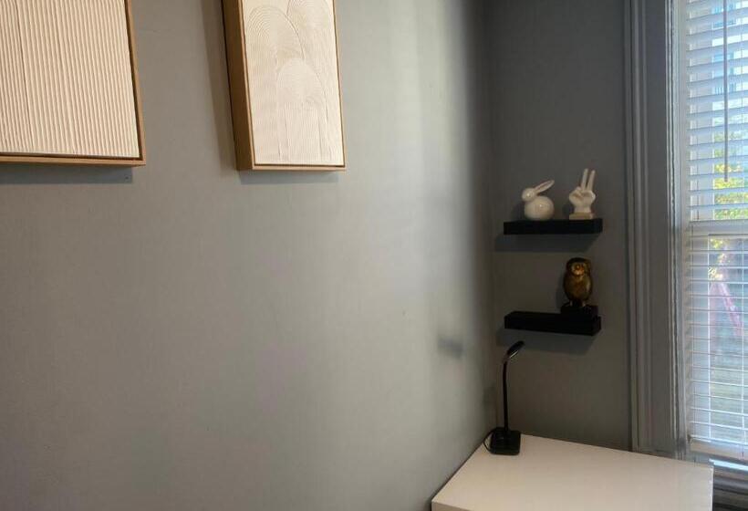 Номер Basic, Cozy Apartment With City Skyline. Easy Commute Midtown Manhattan
