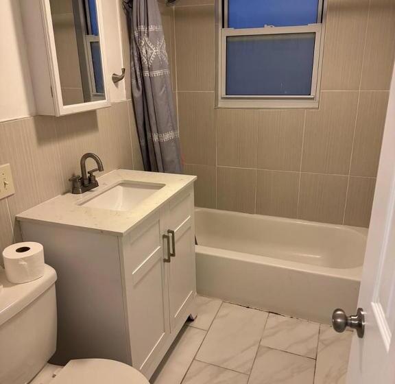 Номер Deluxe, Cozy Apartment With City Skyline. Easy Commute Midtown Manhattan