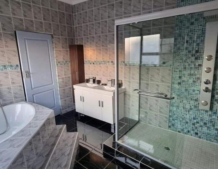 Suite mit Balkon, Azalea Lodge