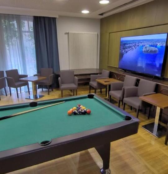 Четырехместный Номер Стандарт с Балконом, Businesshotel Am Peetzsee Grünheide