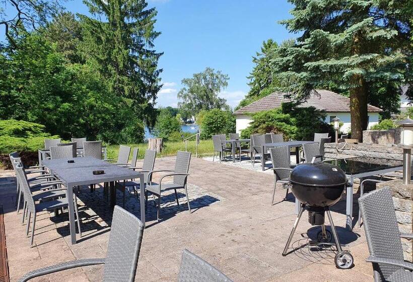 Четырехместный Номер Стандарт с Балконом, Businesshotel Am Peetzsee Grünheide