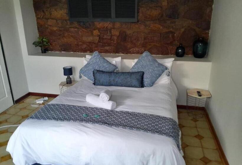 Семейный Номер, Dam House Lodge