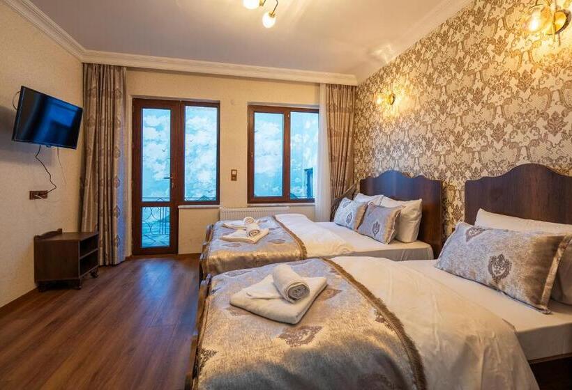 Quarto Triplo Estandar com Sacada, Harbor House