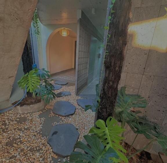 اتاق خانوادگی, Barland Villa