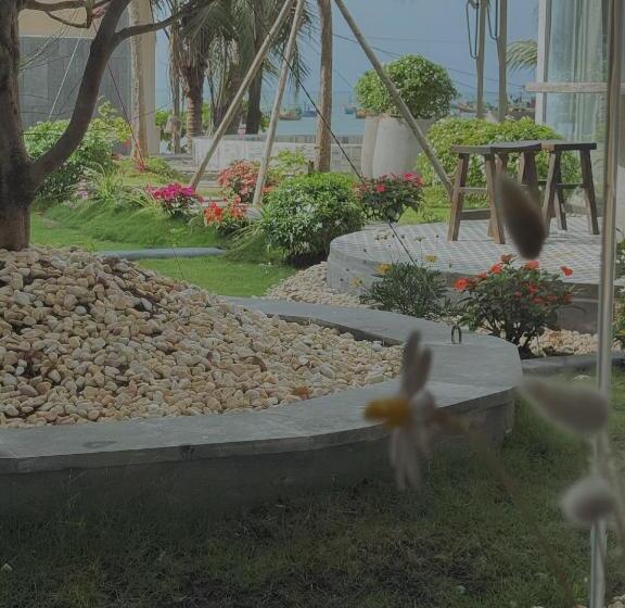 اتاق لوکس با چشم‌انداز دریا, Barland Villa