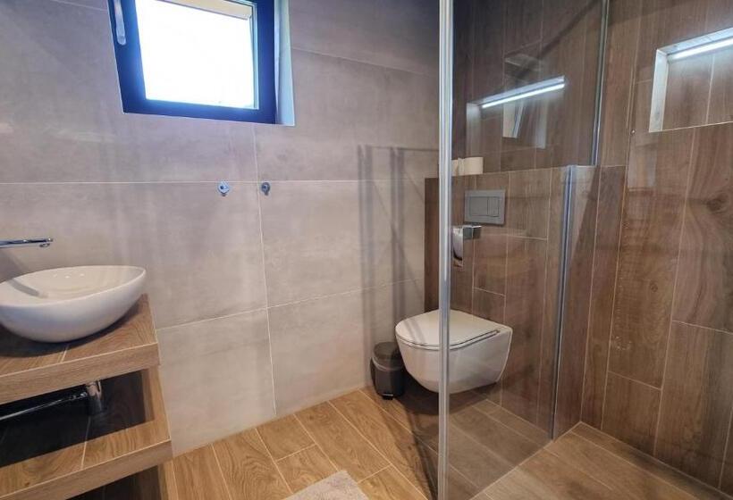 침실 4개 아파트, Chalets Hrabovo
